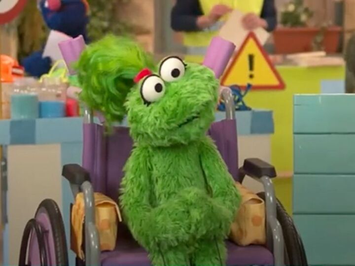 Sesame Street présente Ameera, un nouveau Muppet en fauteuil roulant