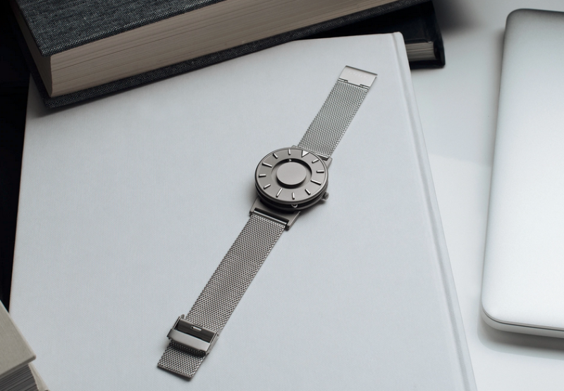 Une montre qui vous permet de sentir l'heure au toucher