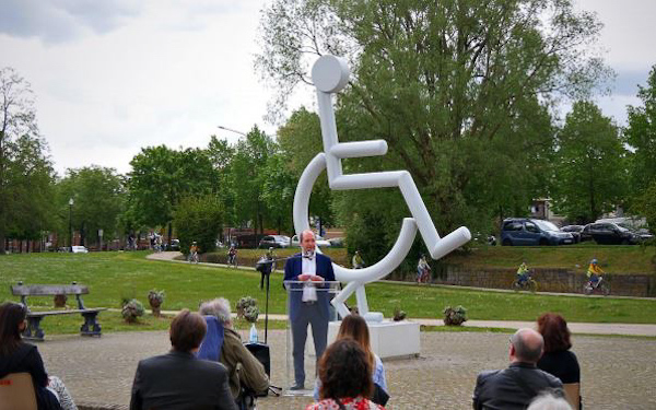 1ère mondiale à Anderlecht: une sculpture de 4 mètres pour l’inclusion